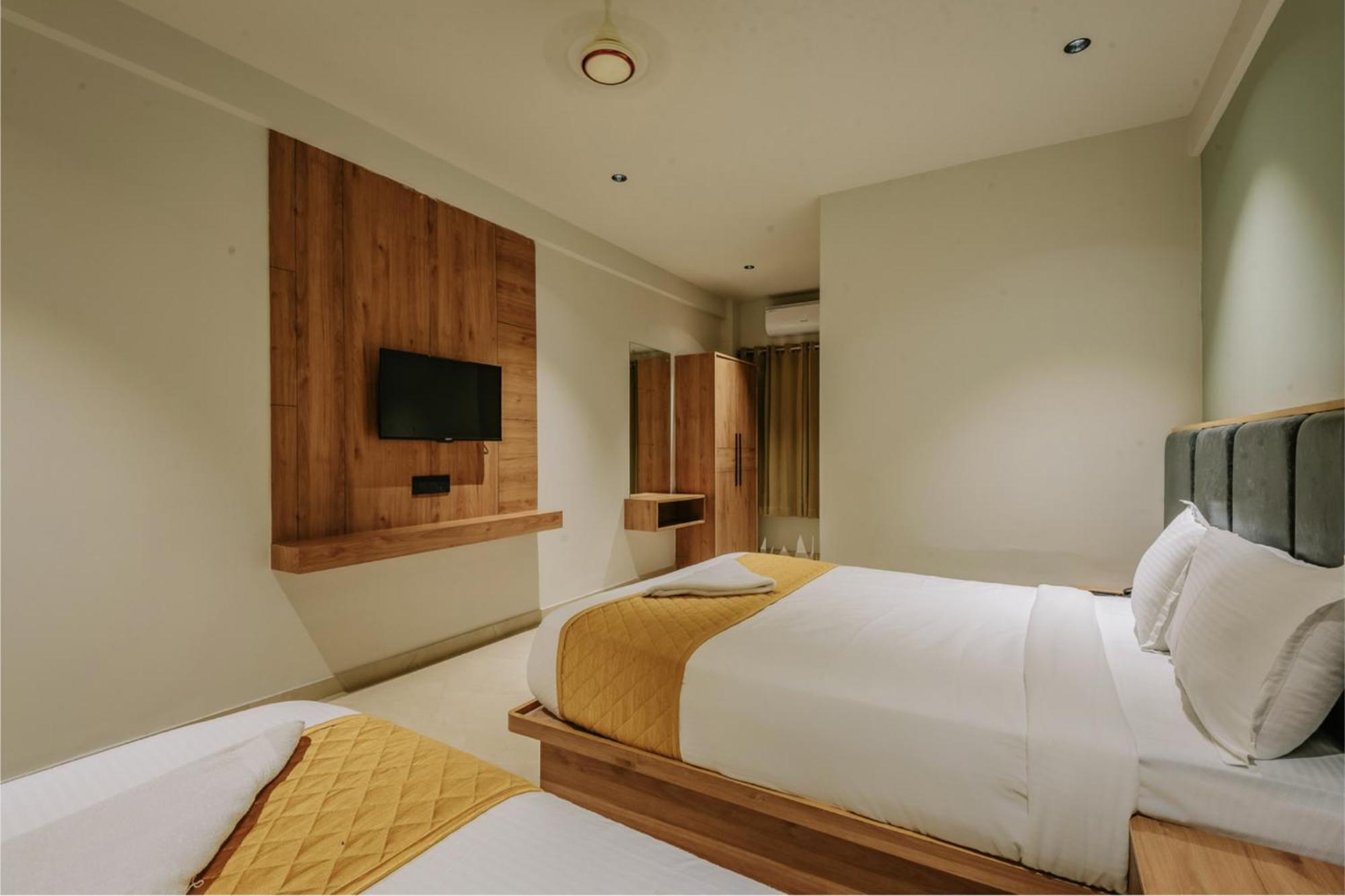 Hotel Beverly Plaza Kozhikode Esterno foto