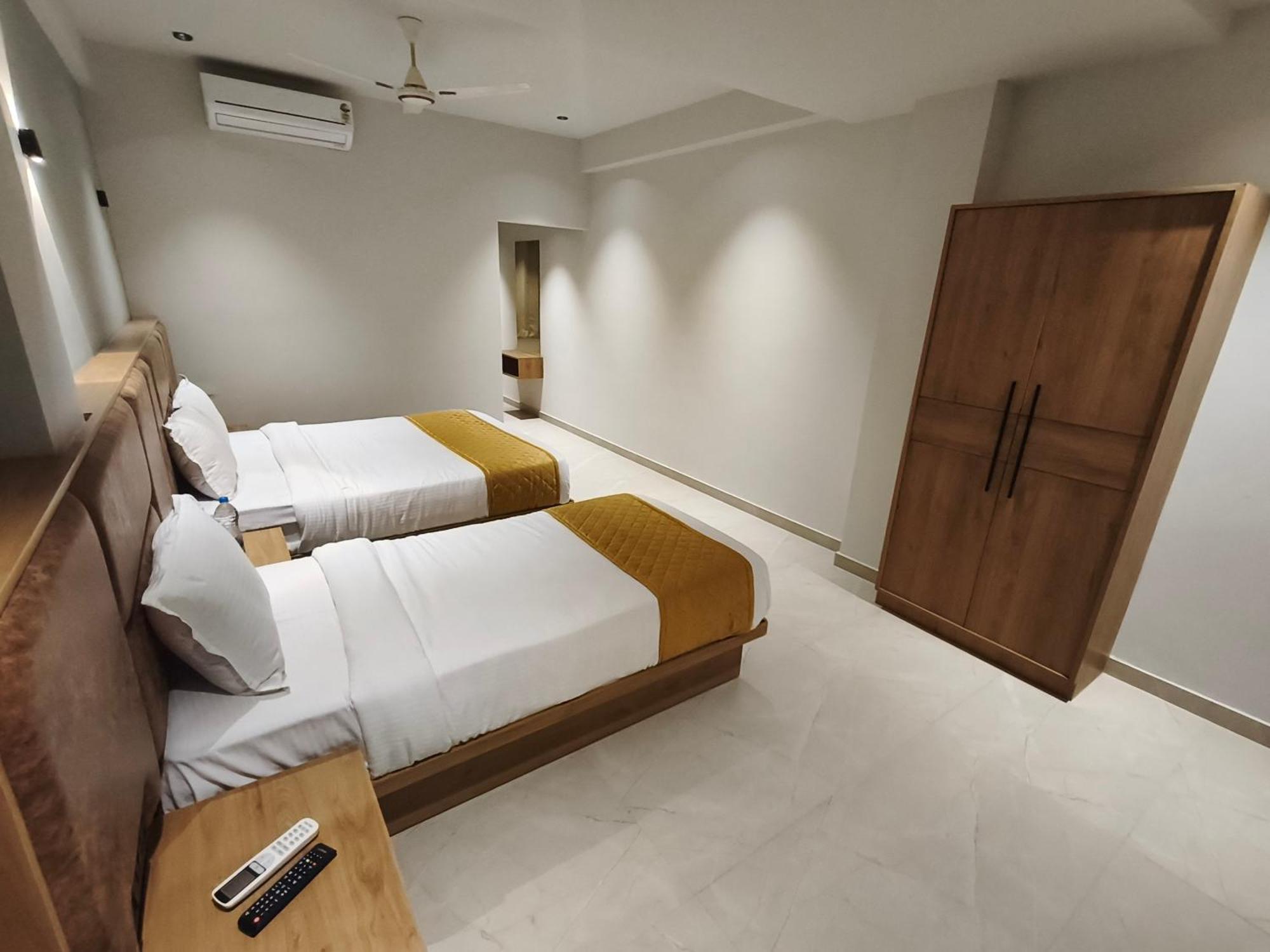 Hotel Beverly Plaza Kozhikode Esterno foto