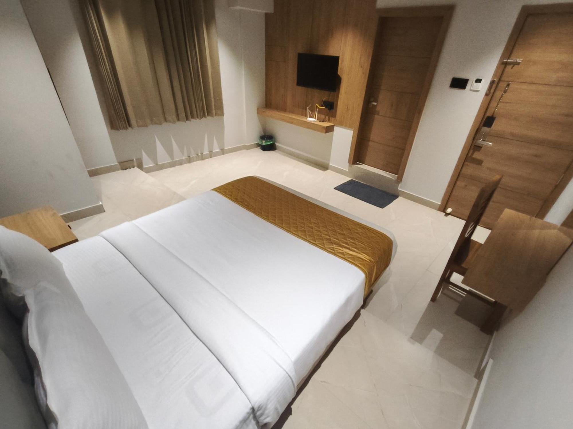 Hotel Beverly Plaza Kozhikode Esterno foto