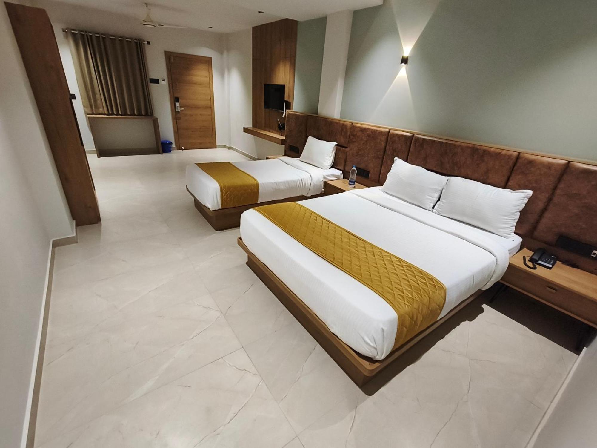 Hotel Beverly Plaza Kozhikode Esterno foto