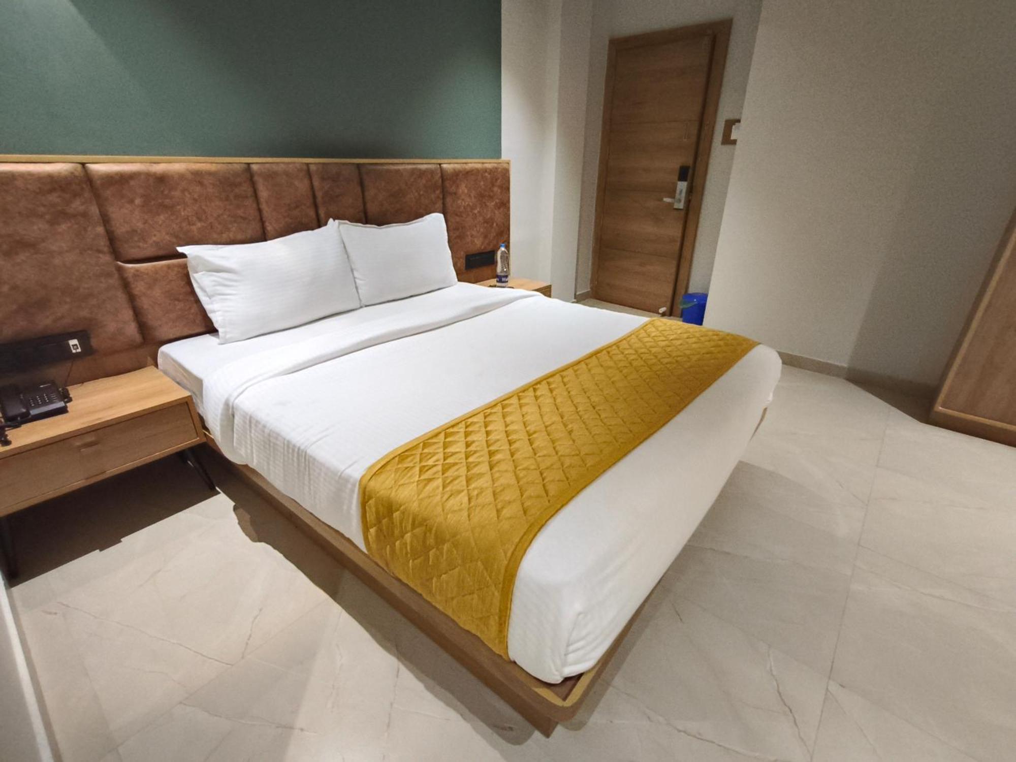 Hotel Beverly Plaza Kozhikode Esterno foto