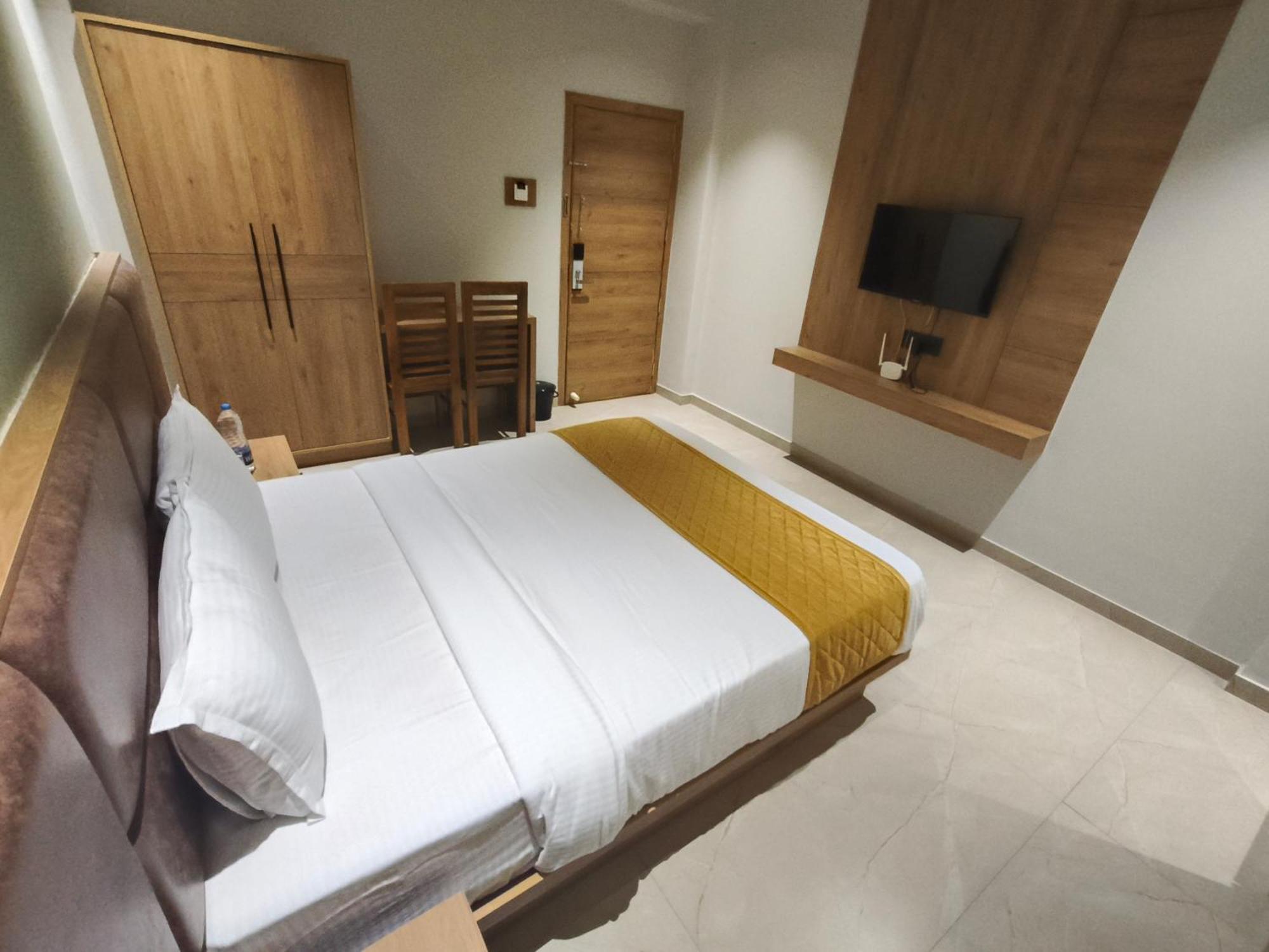 Hotel Beverly Plaza Kozhikode Esterno foto