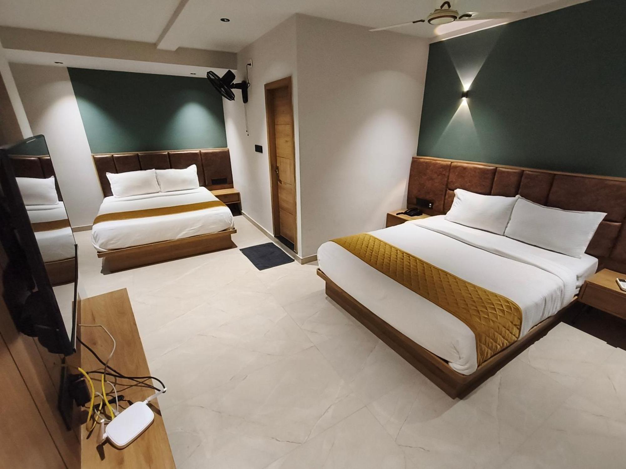 Hotel Beverly Plaza Kozhikode Esterno foto