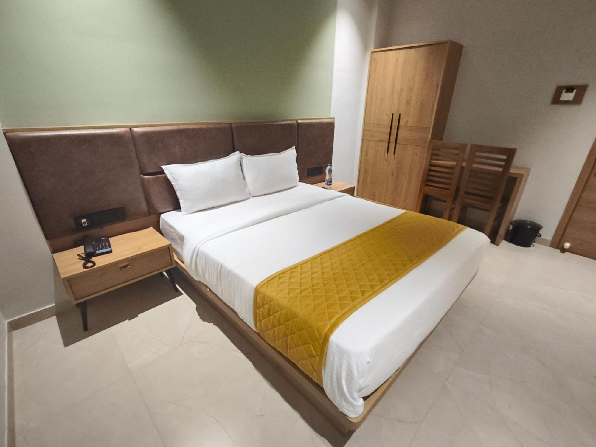 Hotel Beverly Plaza Kozhikode Esterno foto