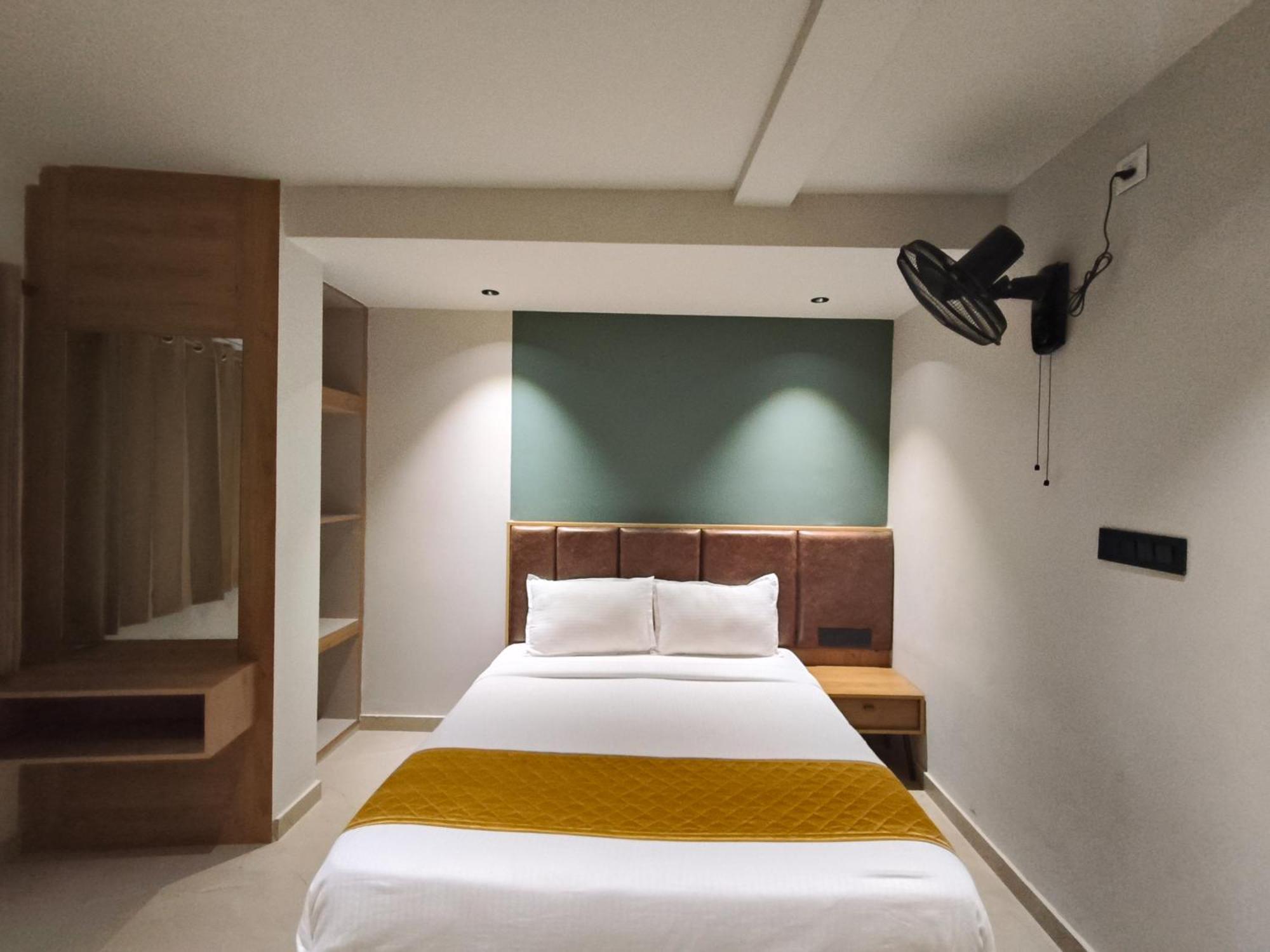 Hotel Beverly Plaza Kozhikode Esterno foto