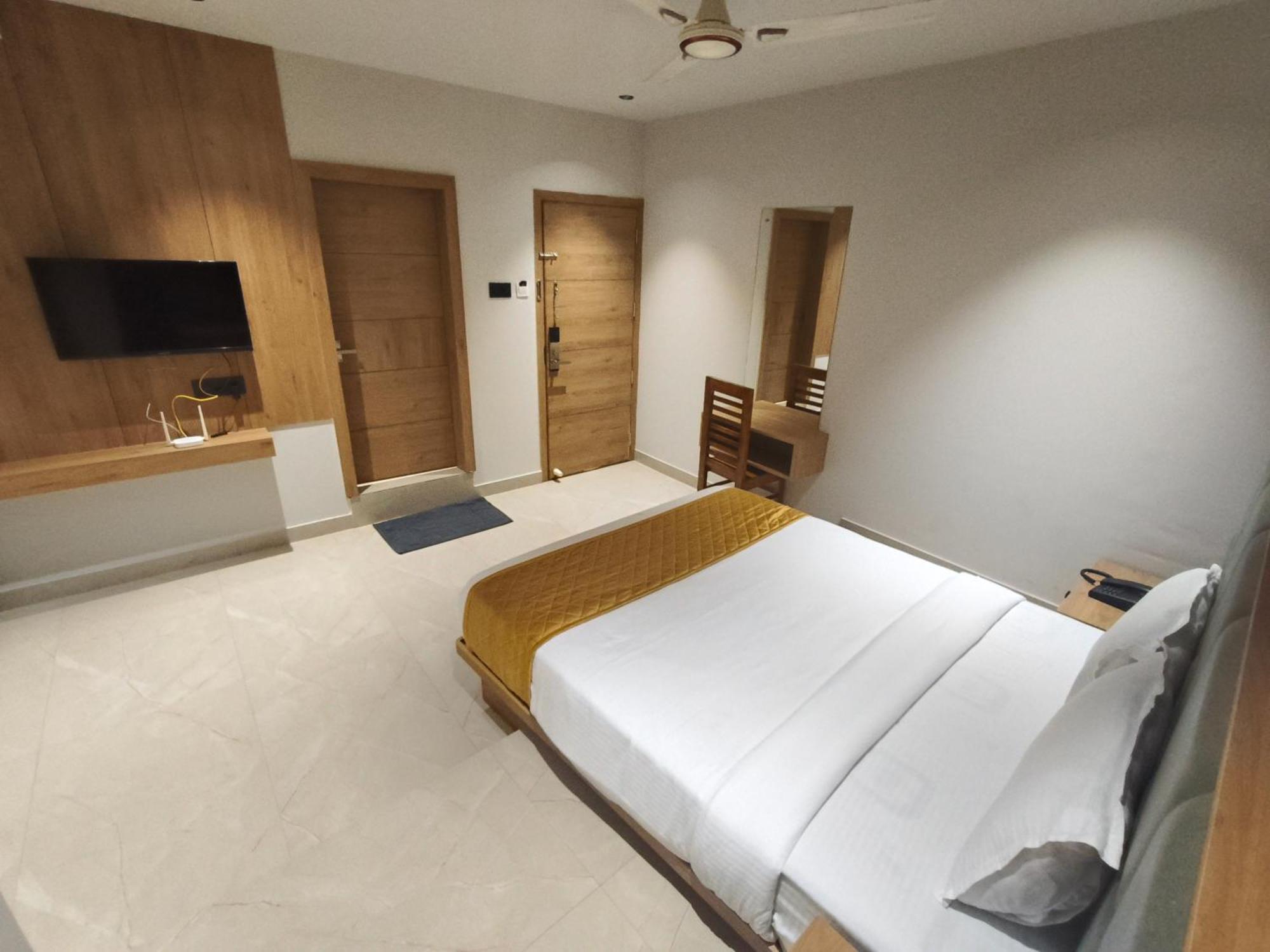 Hotel Beverly Plaza Kozhikode Esterno foto