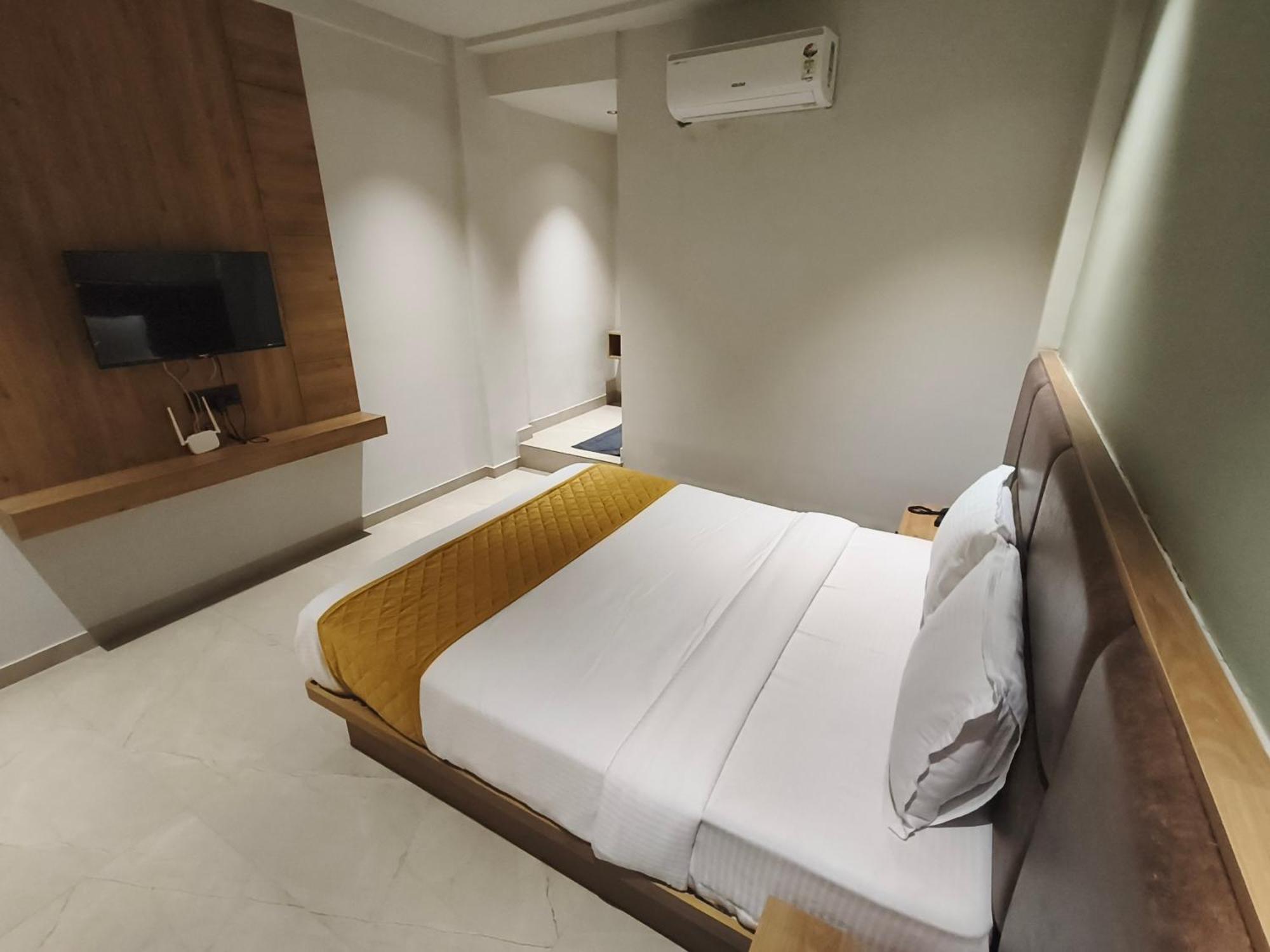 Hotel Beverly Plaza Kozhikode Esterno foto